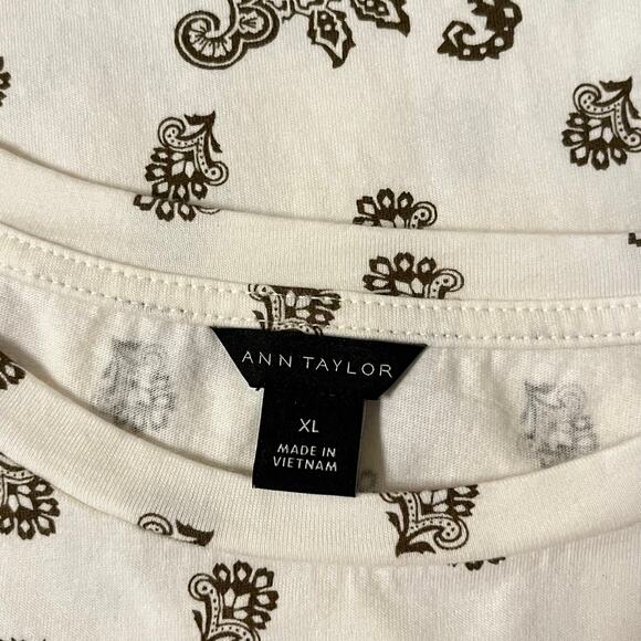 Ann Taylor Paisley Trim Tee Shirt in Cream/Green size XL - Picture 5 of 6